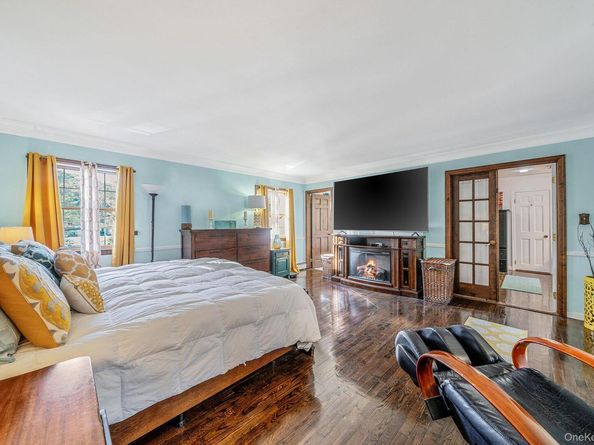 28 Winfield Davis Drive, Coram NY 11727