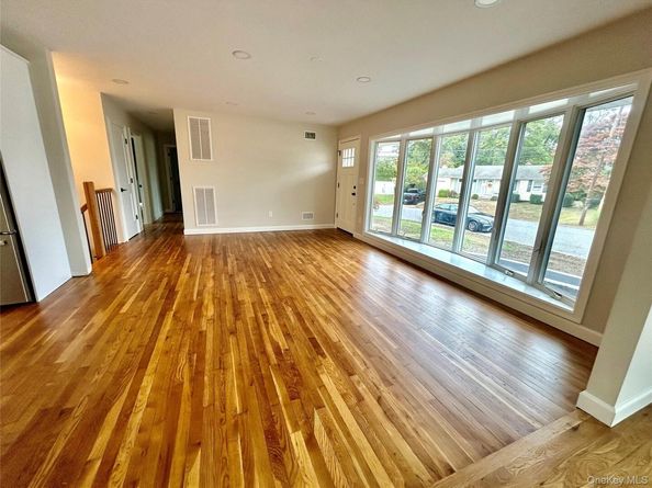 91 Udalia Court, West Islip NY 11795