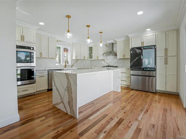 219 Granada Parkway, Lindenhurst NY 11757