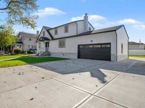 219 Granada Parkway, Lindenhurst NY 11757