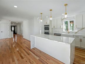 219 Granada Parkway, Lindenhurst NY 11757