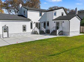 219 Granada Parkway, Lindenhurst NY 11757