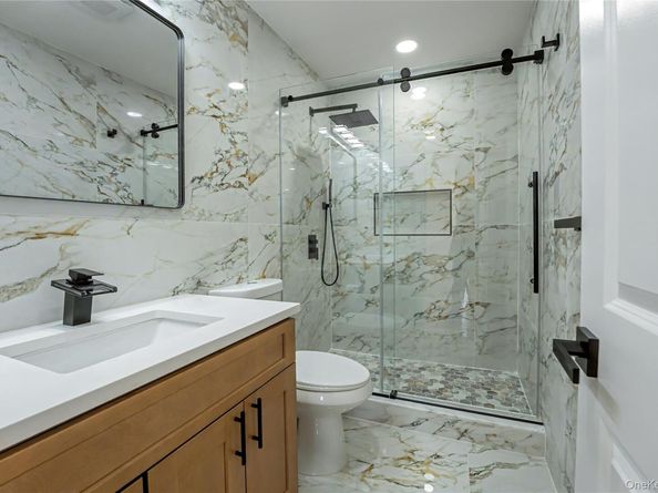 219 Granada Parkway, Lindenhurst NY 11757