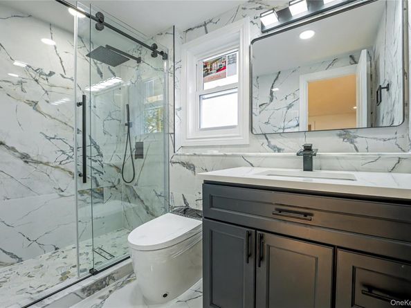 219 Granada Parkway, Lindenhurst NY 11757