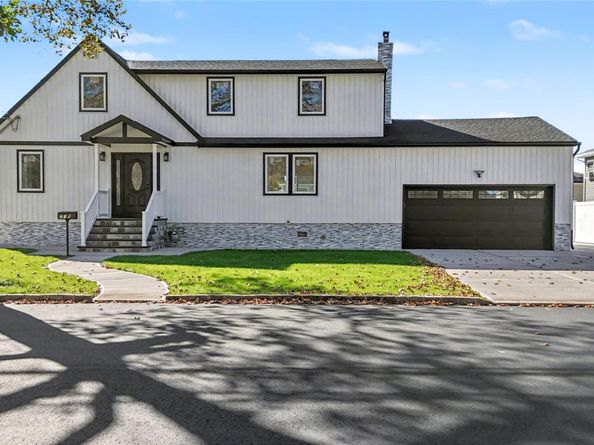 219 Granada Parkway, Lindenhurst NY 11757