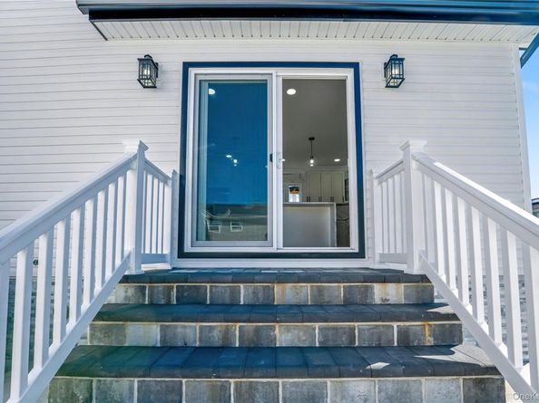 219 Granada Parkway, Lindenhurst NY 11757