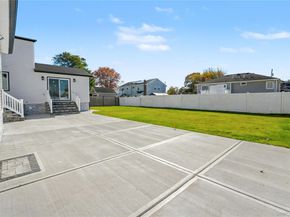 219 Granada Parkway, Lindenhurst NY 11757