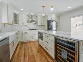 219 Granada Parkway, Lindenhurst NY 11757