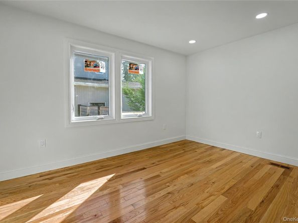 219 Granada Parkway, Lindenhurst NY 11757