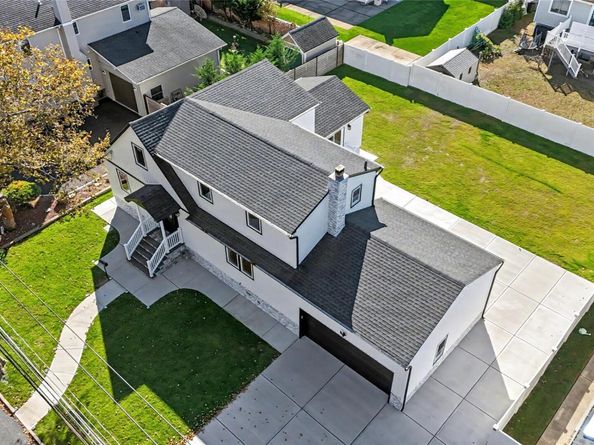 219 Granada Parkway, Lindenhurst NY 11757