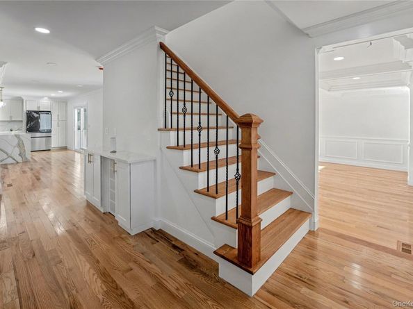 219 Granada Parkway, Lindenhurst NY 11757