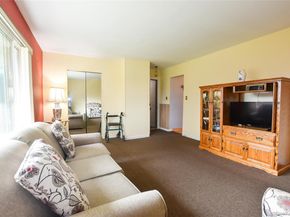 112 Edmunton Drive C4, North Babylon NY 11703