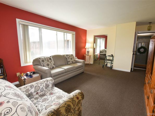 112 Edmunton Drive C4, North Babylon NY 11703