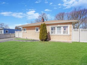 22 Somerset Road N, Amityville NY 11701