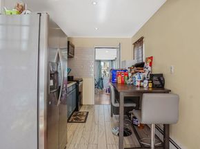 22 Somerset Road N, Amityville NY 11701