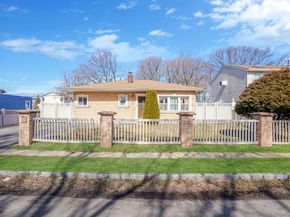 22 Somerset Road N, Amityville NY 11701