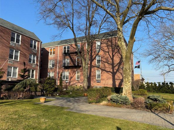 16 Main Street 2Y, East Rockaway NY 11518