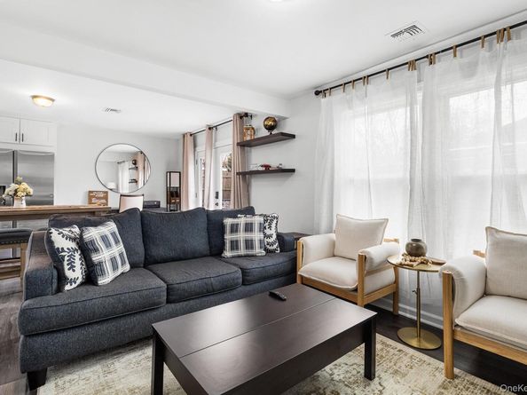 14 E 5th Street, Huntington NY 11746