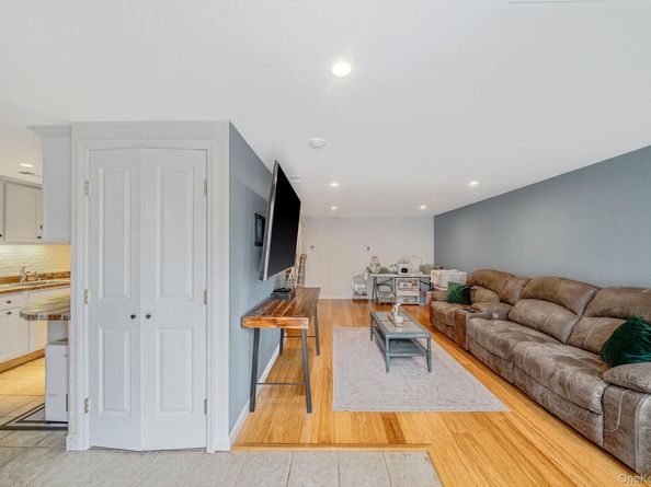 842 Golf Lane, Medford NY 11763