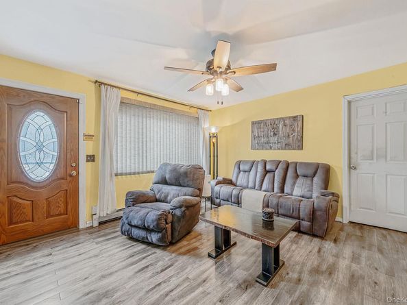 15 Carr Lane, Medford NY 11763