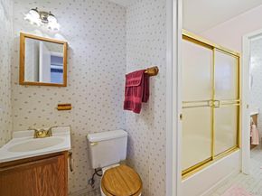 8 Huntington Commons 8, Yaphank NY 11980