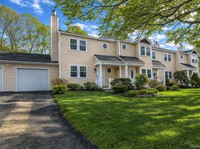 8 Huntington Commons 8, Yaphank NY 11980