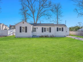 20 Willyn Road, Blue Point NY 11715