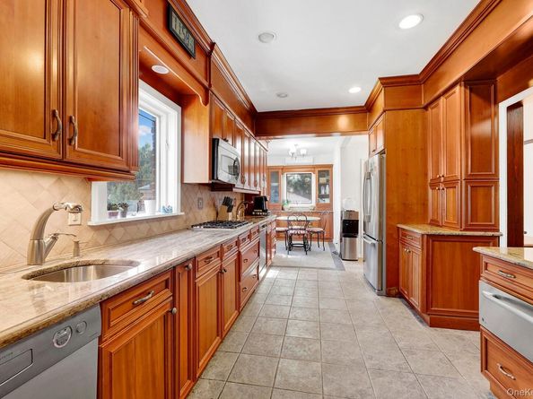 166 W Olive Street, Long Beach NY 11561