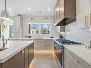 26 Windemere Way, Woodbury NY 11797