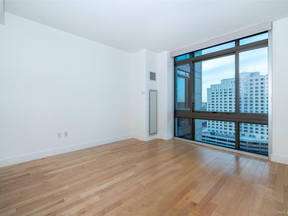 175 Huguenot Street 1401, New Rochelle NY 10801