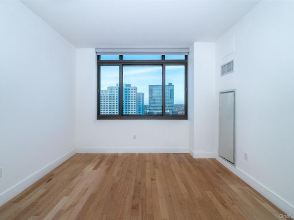 175 Huguenot Street 1401, New Rochelle NY 10801