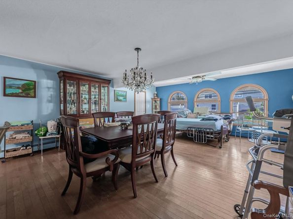 12 Cable Lane, Hicksville NY 11801