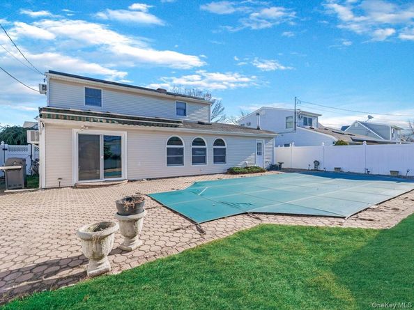 12 Cable Lane, Hicksville NY 11801