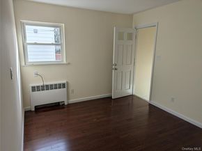 13710 64th Road, Flushing NY 11367