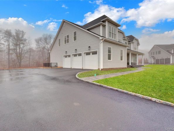 26 Estates Circle, Melville NY 11747