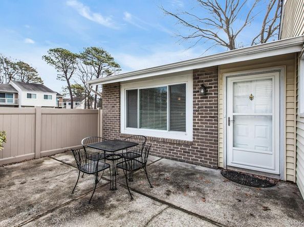 224 Springmeadow Drive F, Holbrook NY 11741