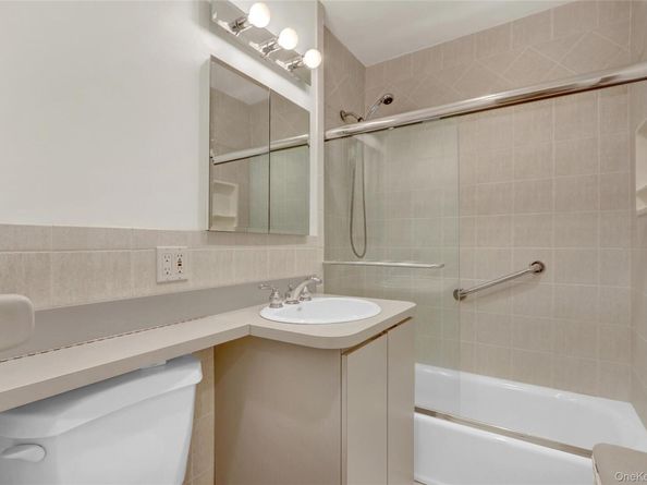 20 Daley Place 104, Lynbrook NY 11563