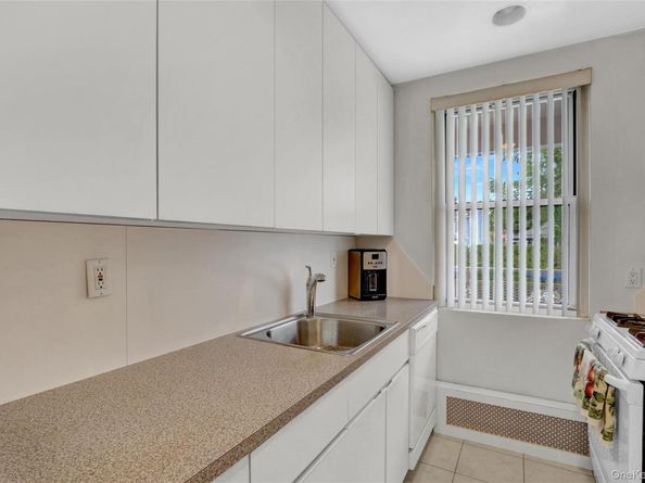 20 Daley Place 104, Lynbrook NY 11563