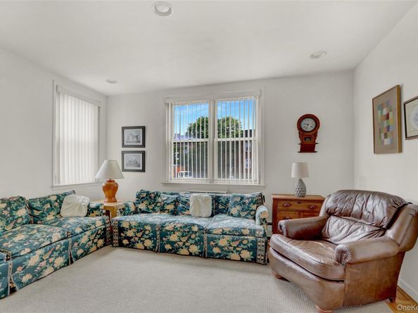 20 Daley Place 104, Lynbrook NY 11563