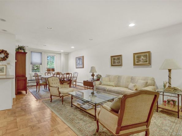 20 Daley Place 104, Lynbrook NY 11563
