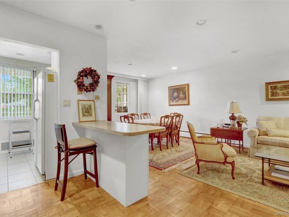 20 Daley Place 104, Lynbrook NY 11563