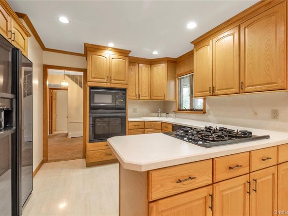 87 Hillturn Lane, Roslyn Heights NY 11577