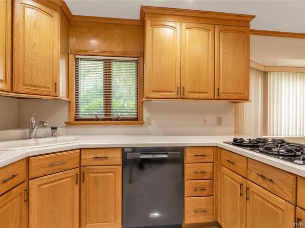 87 Hillturn Lane, Roslyn Heights NY 11577