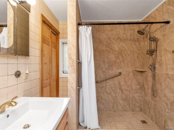 87 Hillturn Lane, Roslyn Heights NY 11577