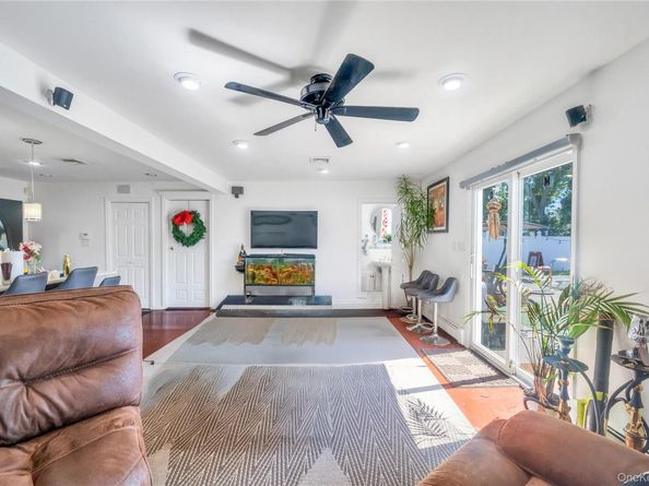 6 Regal Lane, Levittown NY 11756