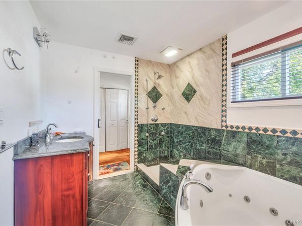 6 Regal Lane, Levittown NY 11756