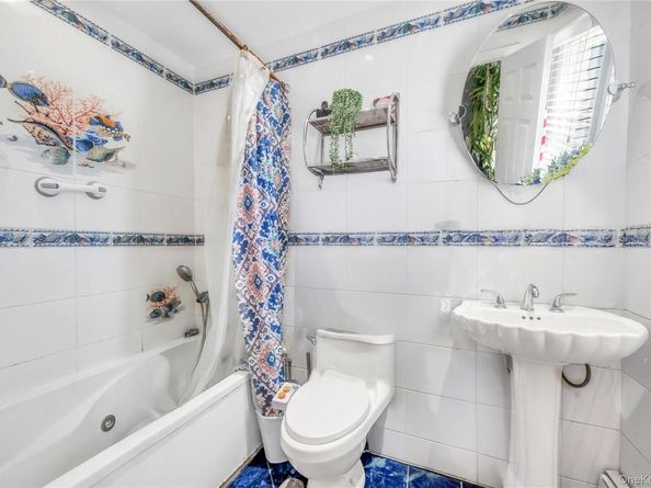 6 Regal Lane, Levittown NY 11756