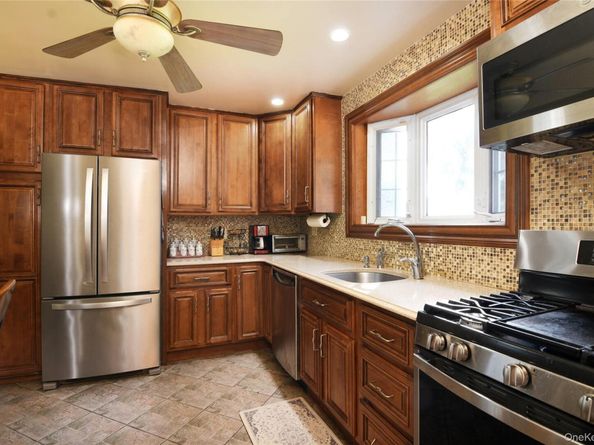700 W Carl Avenue, Baldwin NY 11510