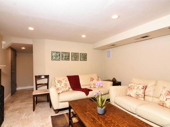 700 W Carl Avenue, Baldwin NY 11510