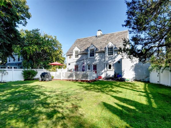 700 W Carl Avenue, Baldwin NY 11510